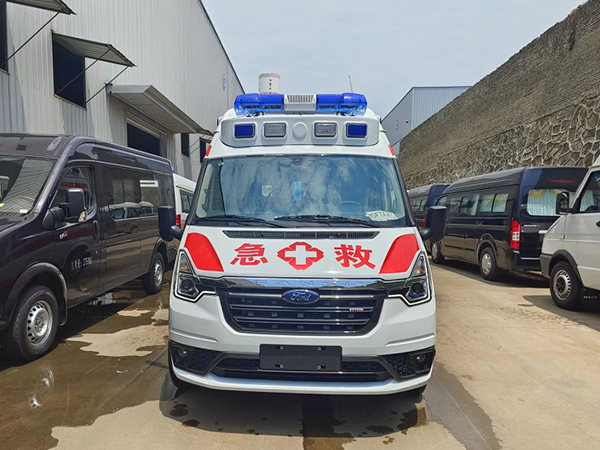福特V348長軸高頂監(jiān)護型（一體化內(nèi)飾）救護車
