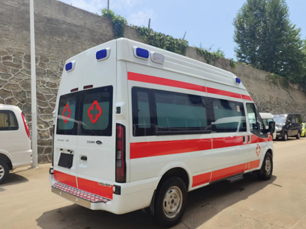 福特V348長軸高頂監(jiān)護型（一體化內(nèi)飾）救護車