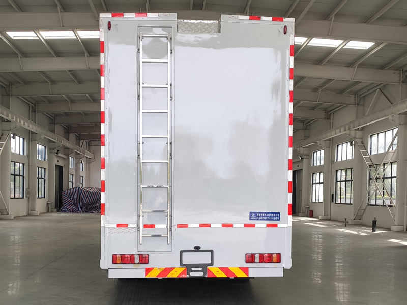 重汽汕德卡后雙橋指揮車