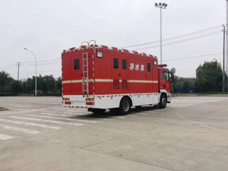 重汽豪沃野營(yíng)凈水車(chē)